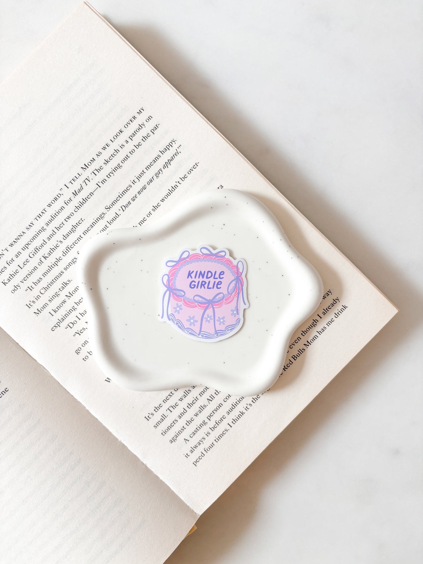 Kindle Girlie Vintage Cake Sticker